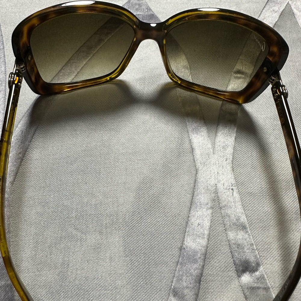 Brown authentic Gucci sunglasses gently worn
